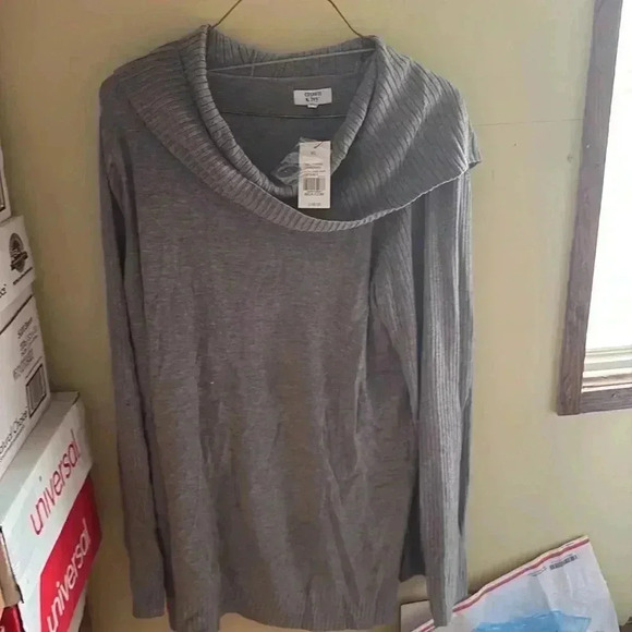 Crown and ivy sweater - Picture 1 of 2